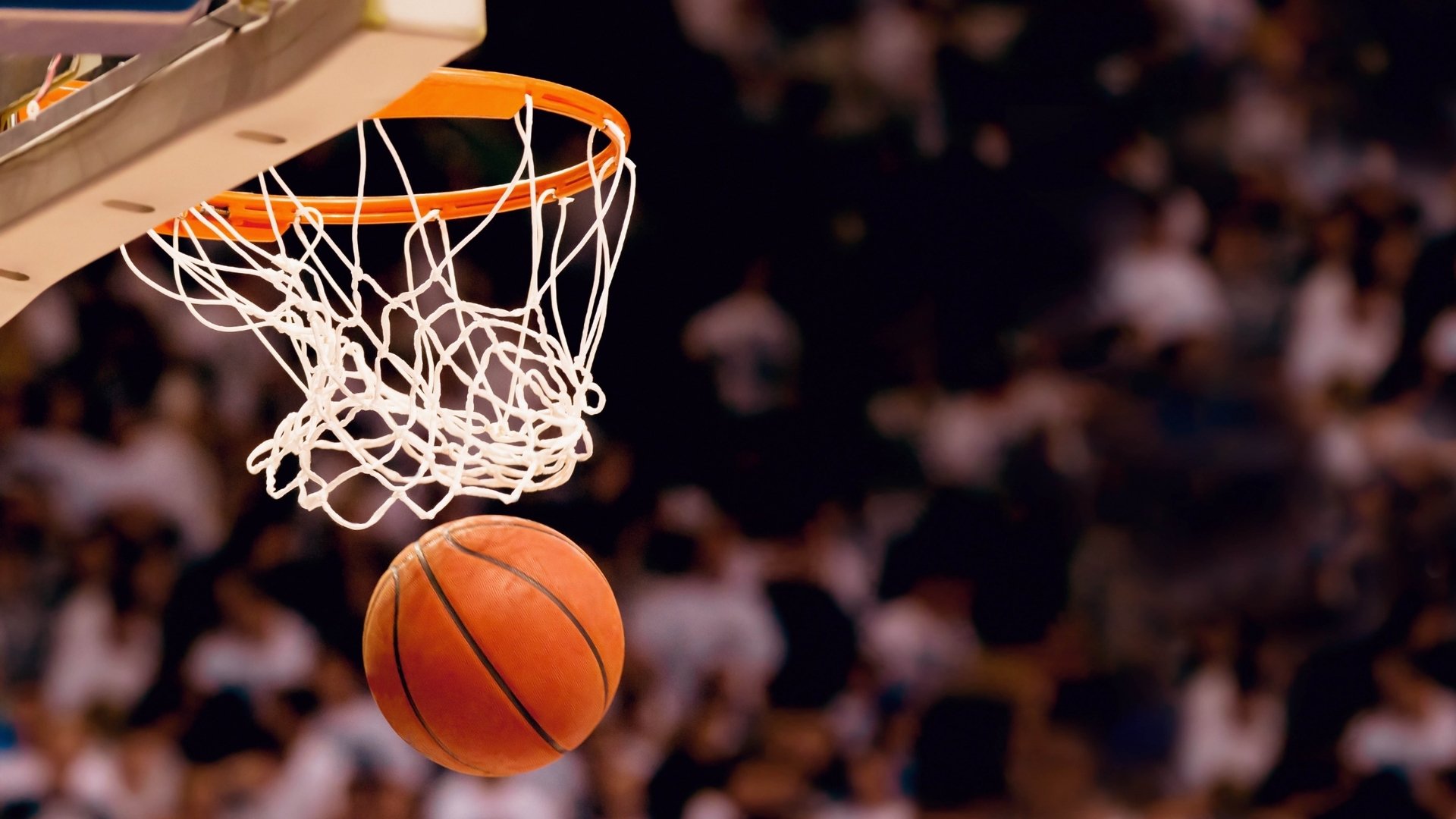 唯一的夜,当F1街道赛的引擎轰鸣,阿什拉夫证明天才不需要第二选择